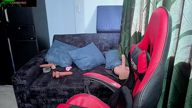 charlotee lovee69 online show from July 1, 2026, 7:35 pm
