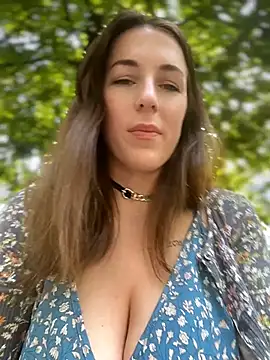 MommmyYummy online show from July 20, 2026, 1:57 pm