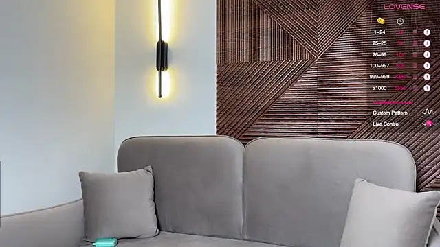 Snapshot of MonikaBos chatting on December 2, 2025, 9:43 pm MonikaBos online show from December 2, 2025, 9:43 pm