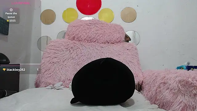 Snapshot of EVAHOTXX chatting on February 4, 2026, 5:08 pm EVAHOTXX online show from February 4, 2026, 5:08 pm