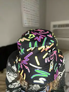 Snapshot of 4kUsh2Fashion0 chatting on February 4, 2025, 9:10 pm 4kUsh2Fashion0 online show from February 4, 2025, 9:10 pm