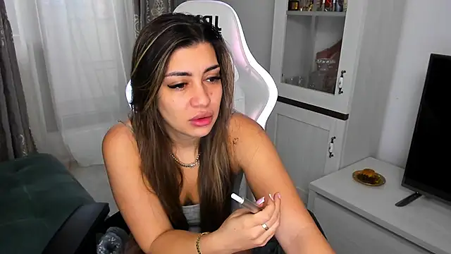 EveEvian online show from February 3, 2025, 1:19 pm