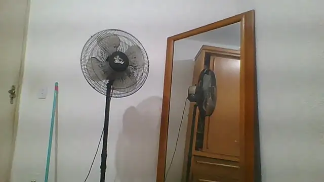 Snapshot of Estrela55 chatting on May 15, 2026, 2:57 pm Estrela55 online show from May 15, 2026, 2:57 pm
