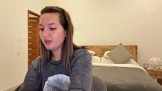 Nelly Fischer online show from September 16, 2025, 10:16 am