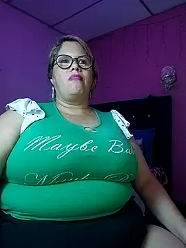 Snapshot of EllisW8 chatting on October 23, 2025, 11:03 pm EllisW8 online show from October 23, 2025, 11:03 pm