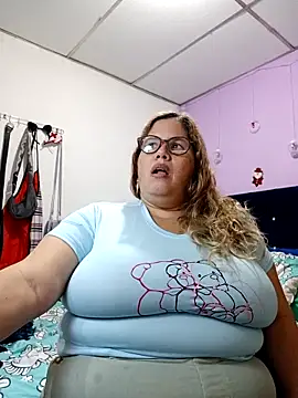 Snapshot of EllisW8 chatting on November 8, 2025, 11:14 pm EllisW8 online show from November 8, 2025, 11:14 pm