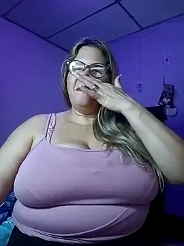 Snapshot of EllisW8 chatting on November 10, 2025, 11:48 pm EllisW8 online show from November 10, 2025, 11:48 pm