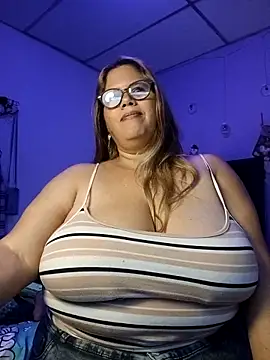 Snapshot of EllisW8 chatting on November 11, 2025, 11:54 am EllisW8 online show from November 11, 2025, 11:54 am