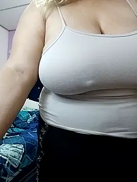 Snapshot of EllisW8 chatting on November 16, 2025, 11:49 am EllisW8 online show from November 16, 2025, 11:49 am