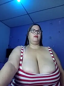 Snapshot of EllisW8 chatting on November 22, 2025, 10:47 am EllisW8 online show from November 22, 2025, 10:47 am