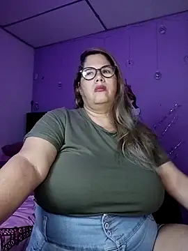 Snapshot of EllisW8 chatting on November 24, 2025, 11:54 am EllisW8 online show from November 24, 2025, 11:54 am