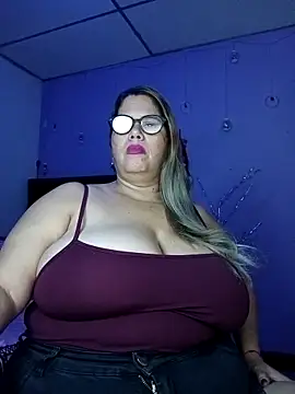 Snapshot of EllisW8 chatting on November 25, 2025, 12:05 pm EllisW8 online show from November 25, 2025, 12:05 pm