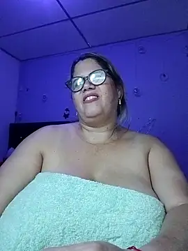 Snapshot of EllisW8 chatting on December 2, 2025, 12:27 am EllisW8 online show from December 2, 2025, 12:27 am