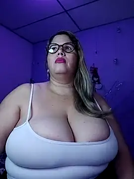 Snapshot of EllisW8 chatting on December 5, 2025, 12:03 pm EllisW8 online show from December 5, 2025, 12:03 pm