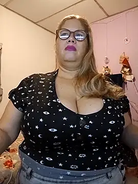 Snapshot of EllisW8 chatting on December 14, 2025, 11:37 am EllisW8 online show from December 14, 2025, 11:37 am