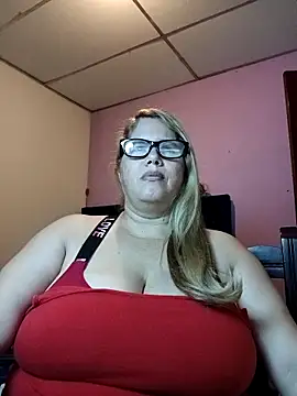 Snapshot of EllisW8 chatting on April 18, 2026, 11:14 am EllisW8 online show from April 18, 2026, 11:14 am