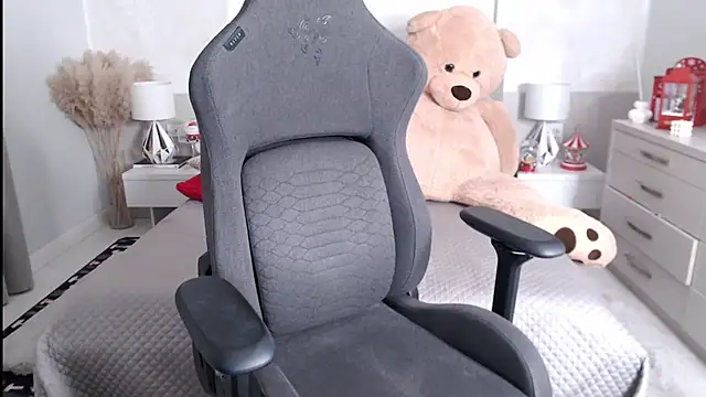 Smileyouarehere online show from February 2, 2025, 10:28 pm