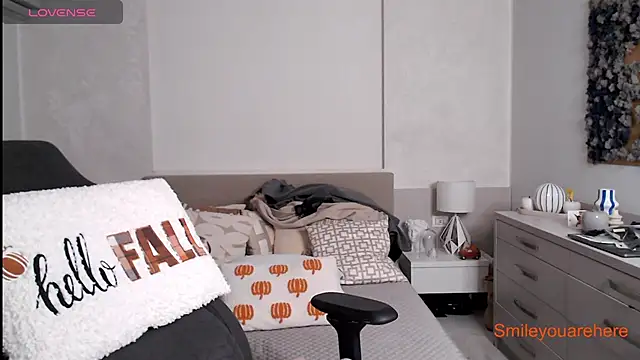 Smileyouarehere online show from November 19, 2025, 2:44 am