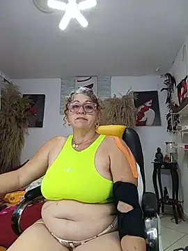 Snapshot of evelin_hott chatting on May 25, 2026, 11:44 pm evelin hott online show from May 25, 2026, 11:44 pm
