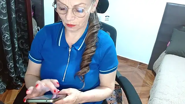 asleycavta online show from November 9, 2025, 10:52 pm