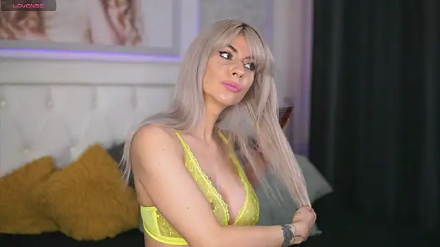 Adelyn Chase online show from December 19, 2024, 6:23 am