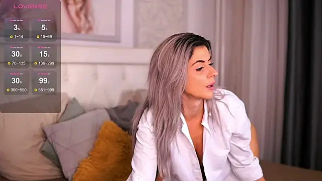 Adelyn Chase online show from October 7, 2025, 7:49 am