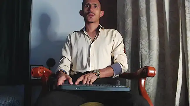 Snapshot of HomeAloneK chatting on January 6, 2025, 7:56 pm HomeAloneK online show from January 6, 2025, 7:56 pm