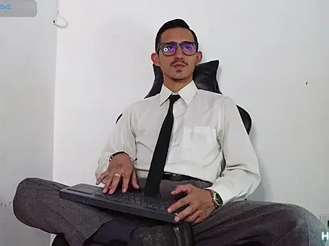 Snapshot of HomeAloneK chatting on December 14, 2025, 7:40 pm HomeAloneK online show from December 14, 2025, 7:40 pm