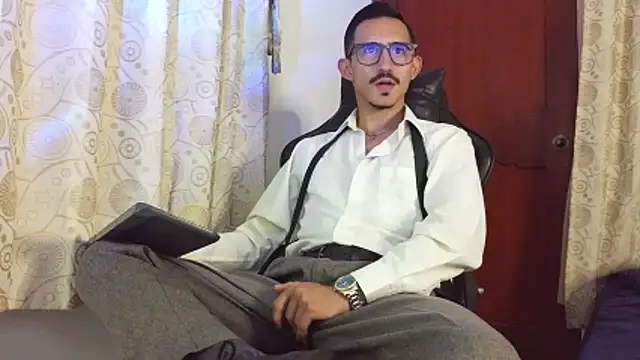 Snapshot of HomeAloneK chatting on April 8, 2026, 7:47 pm HomeAloneK online show from April 8, 2026, 7:47 pm