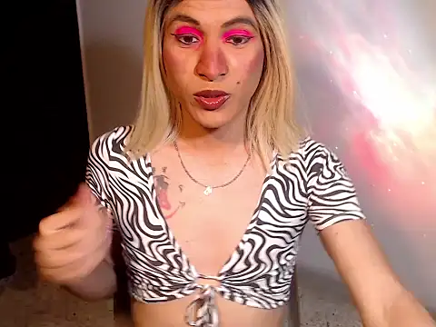 Snapshot of HugeDanex chatting on November 18, 2025, 3:34 am HugeDanex online show from November 18, 2025, 3:34 am