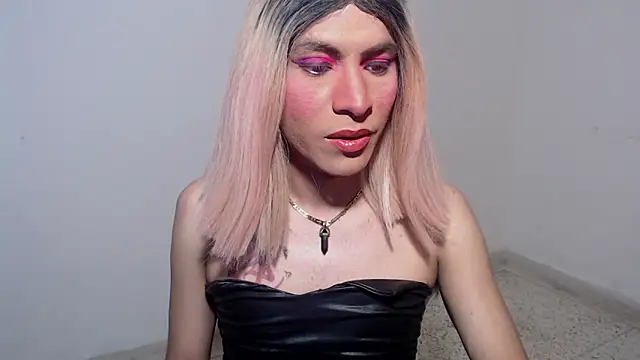 HugeDanex online show from November 25, 2025, 4:12 am