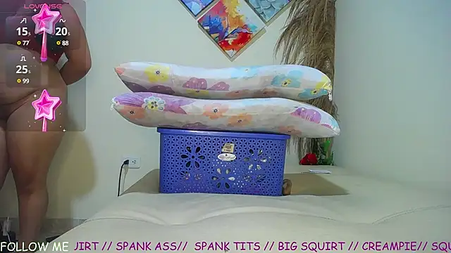 vegalaura   online show from February 13, 2025, 1:29 am