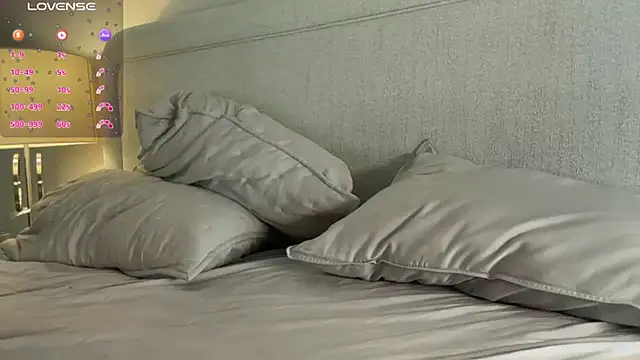 xoxoxjenn online show from February 17, 2026, 4:24 pm