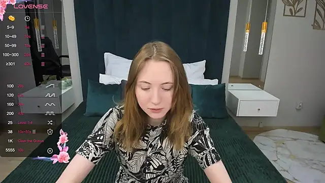 Snapshot of Cowell_Adelina chatting on January 25, 2025, 2:47 pm Cowell Adelina online show from January 25, 2025, 2:47 pm