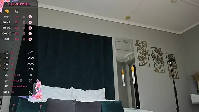 Snapshot of Cowell_Adelina chatting on January 25, 2025, 6:35 pm Cowell Adelina online show from January 25, 2025, 6:35 pm