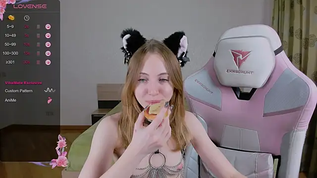 Snapshot of Cowell_Adelina chatting on March 10, 2025, 12:48 pm Cowell Adelina online show from March 10, 2025, 12:48 pm