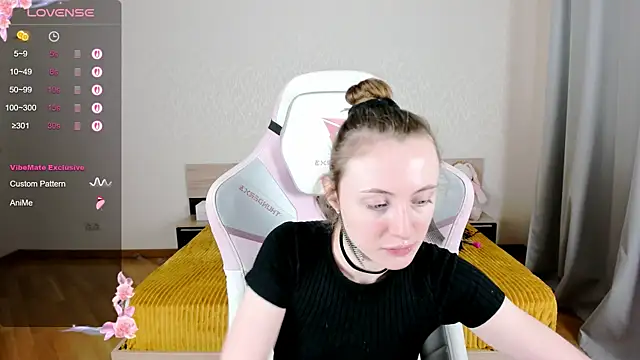 Snapshot of Cowell_Adelina chatting on September 9, 2025, 9:31 am Cowell Adelina online show from September 9, 2025, 9:31 am