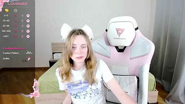 Snapshot of Cowell_Adelina chatting on September 14, 2025, 9:41 am Cowell Adelina online show from September 14, 2025, 9:41 am