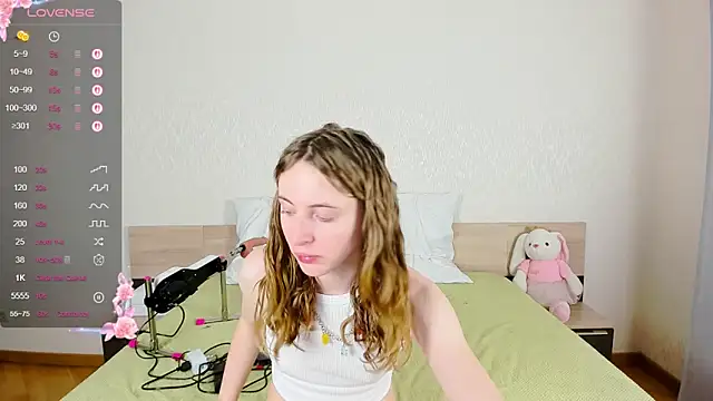 Snapshot of Cowell_Adelina chatting on October 3, 2025, 9:28 am Cowell Adelina online show from October 3, 2025, 9:28 am