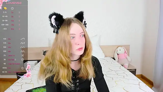 Snapshot of Cowell_Adelina chatting on October 4, 2025, 10:24 am Cowell Adelina online show from October 4, 2025, 10:24 am