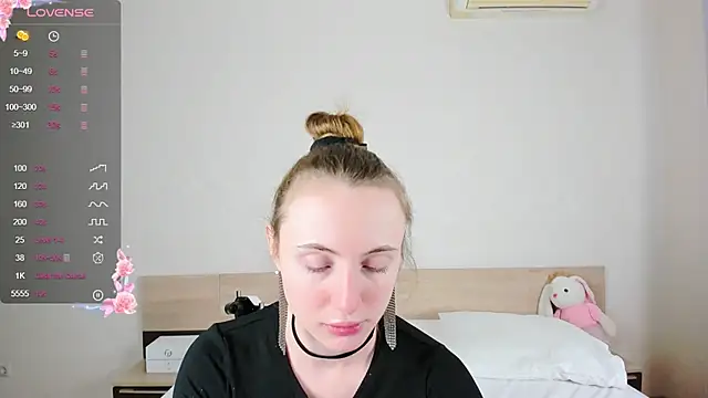 Snapshot of Cowell_Adelina chatting on October 7, 2025, 9:39 am Cowell Adelina online show from October 7, 2025, 9:39 am