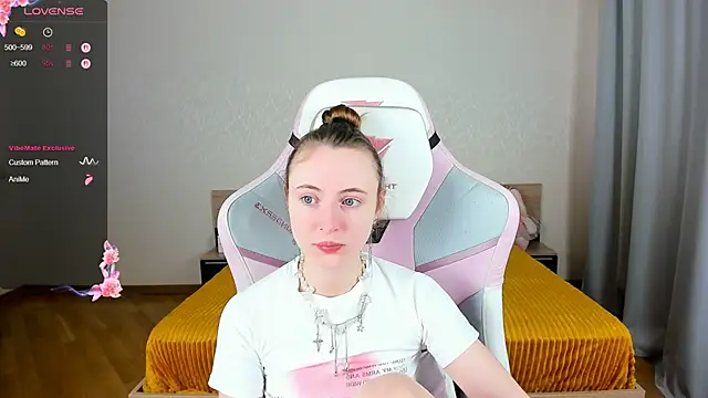 Snapshot of Cowell_Adelina chatting on October 26, 2025, 11:16 am Cowell Adelina online show from October 26, 2025, 11:16 am