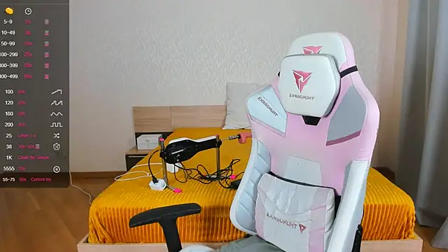 Snapshot of Cowell_Adelina chatting on November 2, 2025, 9:33 am Cowell Adelina online show from November 2, 2025, 9:33 am