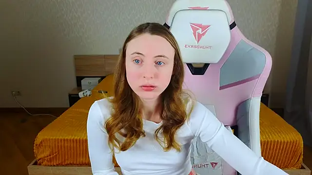 Snapshot of Cowell_Adelina chatting on December 15, 2025, 9:24 am Cowell Adelina online show from December 15, 2025, 9:24 am