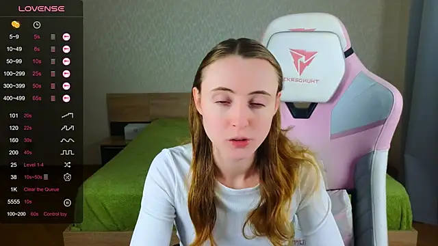 Snapshot of Cowell_Adelina chatting on December 16, 2025, 9:25 am Cowell Adelina online show from December 16, 2025, 9:25 am