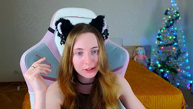 Snapshot of Cowell_Adelina chatting on December 20, 2025, 9:27 am Cowell Adelina online show from December 20, 2025, 9:27 am