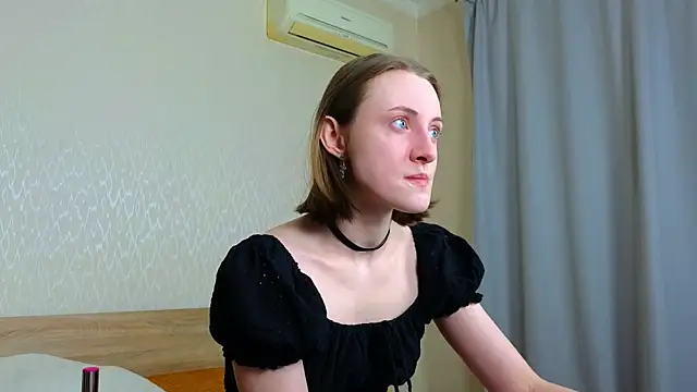 Snapshot of Cowell_Adelina chatting on April 24, 2026, 9:23 am Cowell Adelina online show from April 24, 2026, 9:23 am