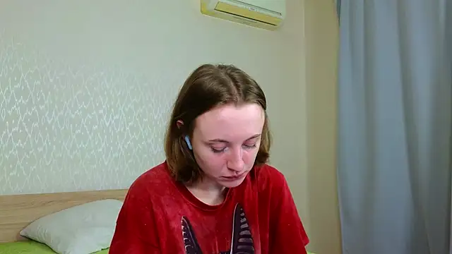 Snapshot of Cowell_Adelina chatting on April 27, 2026, 9:29 am Cowell Adelina online show from April 27, 2026, 9:29 am