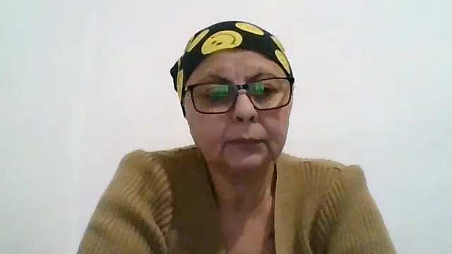 roseblak42 online show from November 17, 2025, 4:24 pm