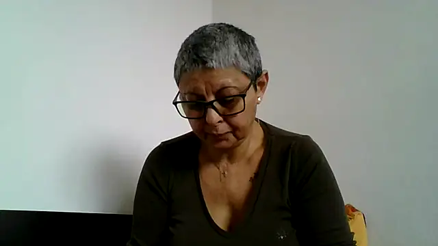 roseblak42 online show from December 16, 2025, 9:36 am